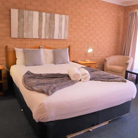 Golden Chain Aalana Motor Inn Cowra Εξωτερικό φωτογραφία