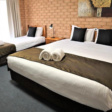 Golden Chain Aalana Motor Inn Cowra Εξωτερικό φωτογραφία