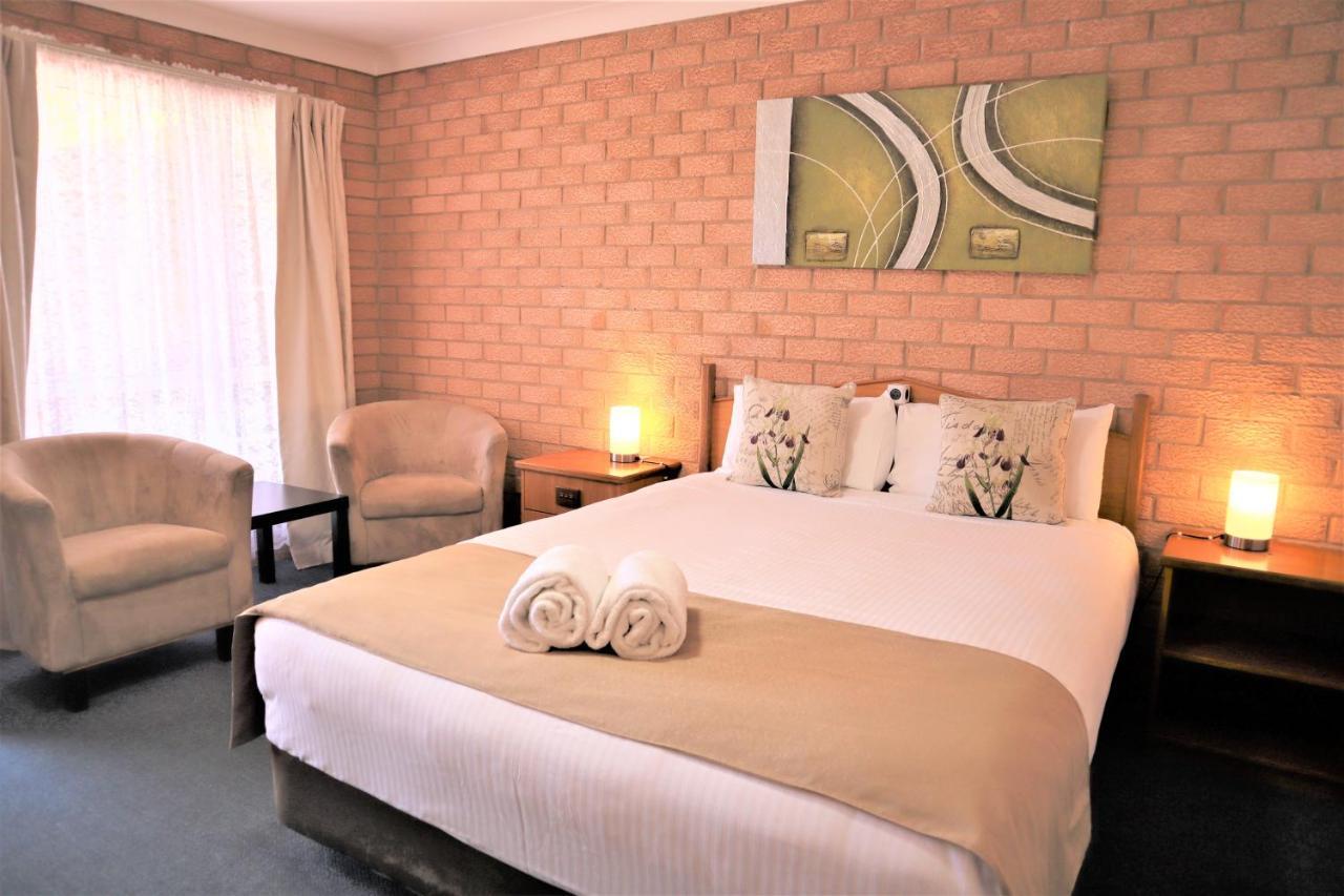 Golden Chain Aalana Motor Inn Cowra Εξωτερικό φωτογραφία