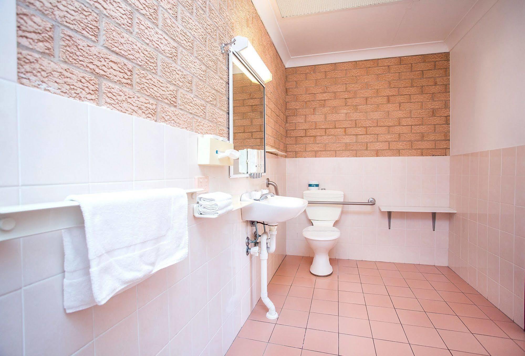 Golden Chain Aalana Motor Inn Cowra Εξωτερικό φωτογραφία